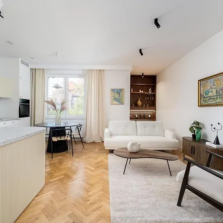 Venice Avenue - 3 Bedroom Luxury 90m2 & Balcony In Old Town *