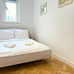 Park Avenue Luxury 3br